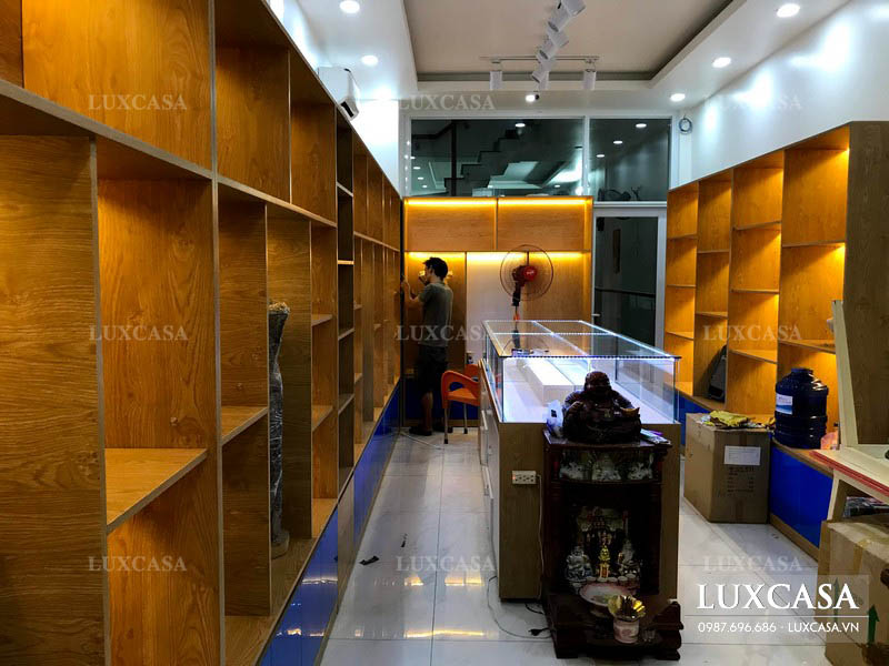 Thi công shop giá ưu đãi tại Luxcasa