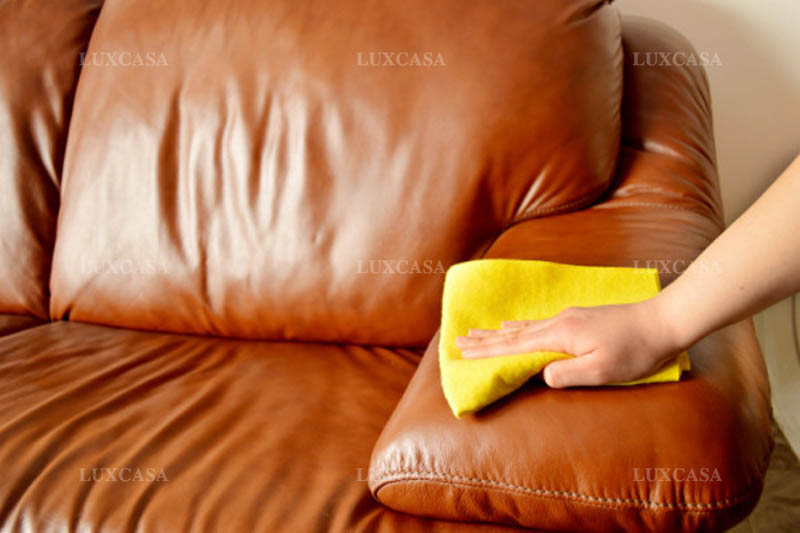 Quy trình các bước vệ sinh ghế sofa da, vải nỉ cho gia đình