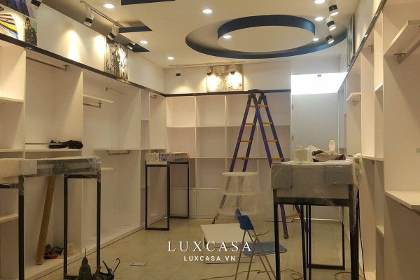 Lắp đặt các giá kệ treo quần áo