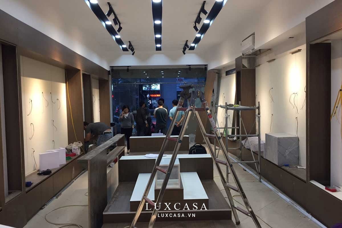 Thi công nội thất showroom