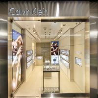 Bao quát không gian cửa hàng đồng hồ Calvin Klein