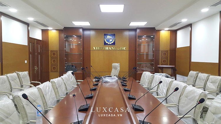 Bao quát phòng họp công ty may Việt Thắng