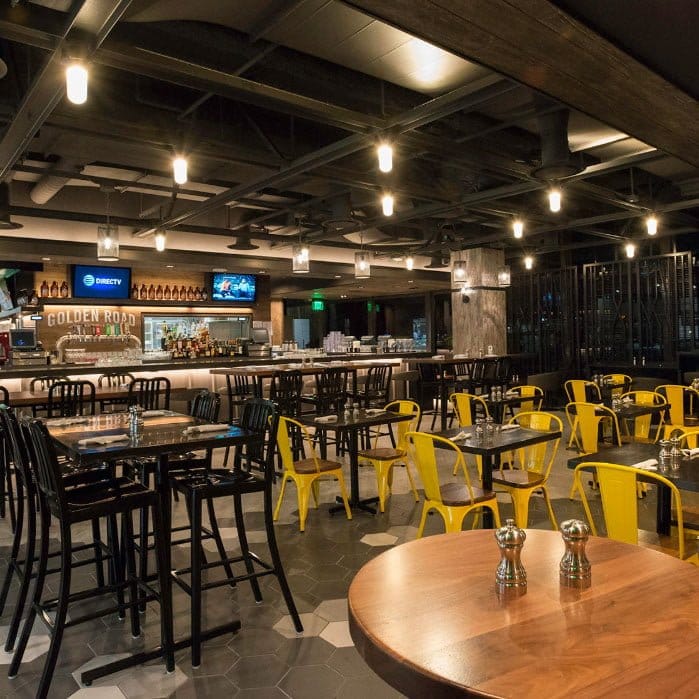 Không gian nhà hàng thông thoáng