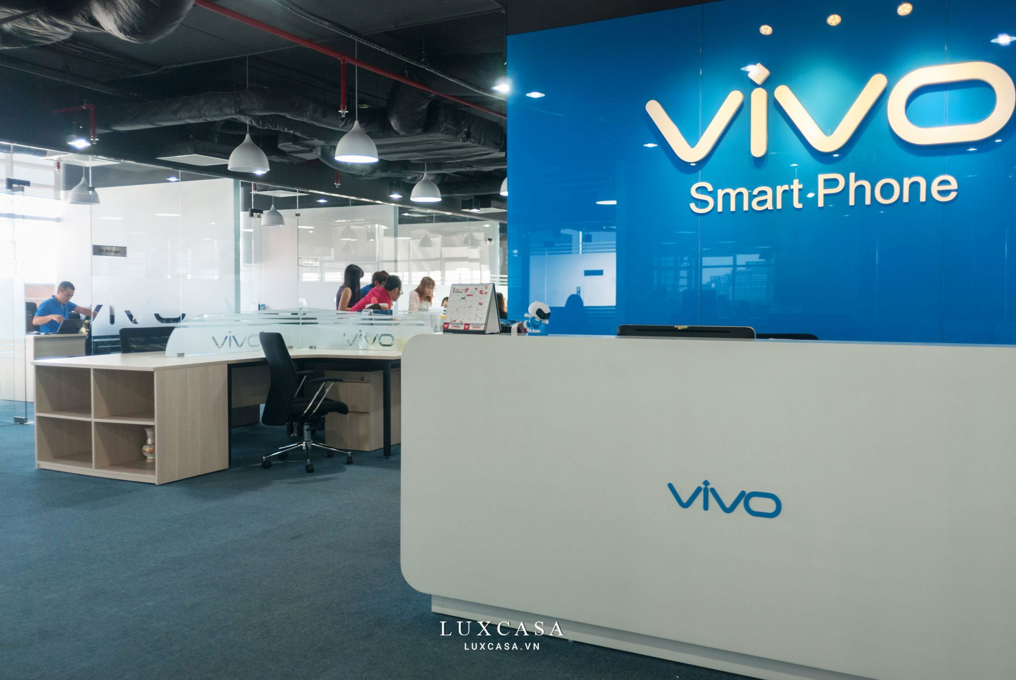 Thi công quầy lễ tân công ty Vivo