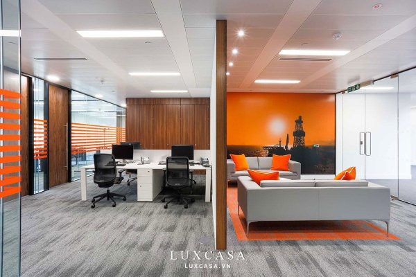 Phòng làm việc ngăn cách sảnh lễ tân QGQG