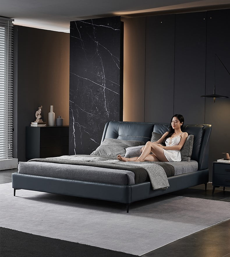 Giường cưới có người nằm lên trước 