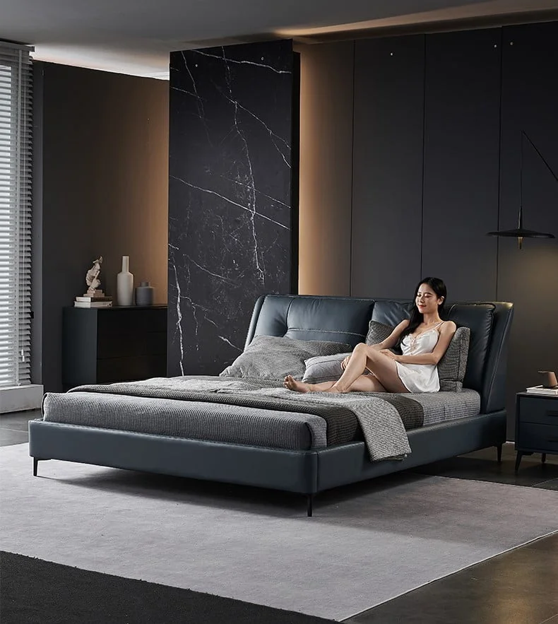 Giường cưới có người nằm lên trước 