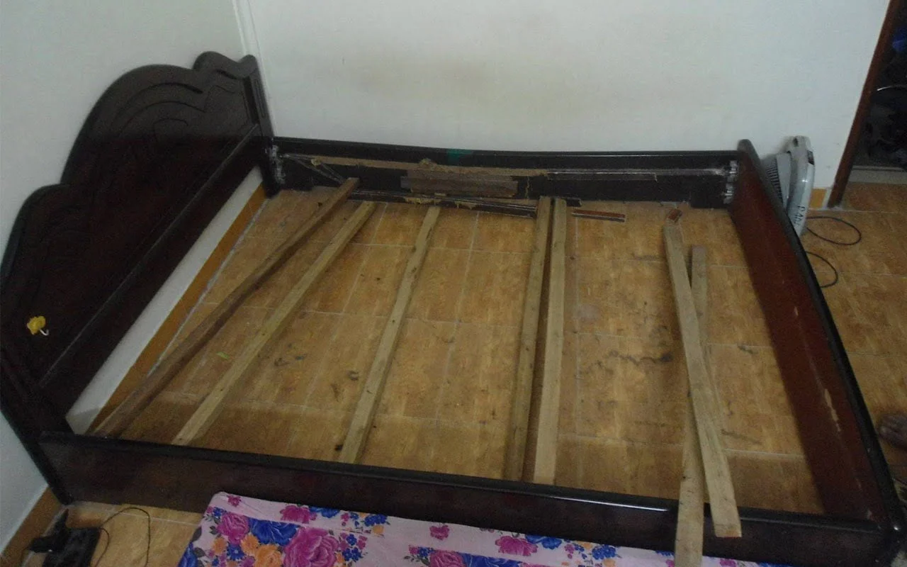 Giường ngủ bị hỏng 